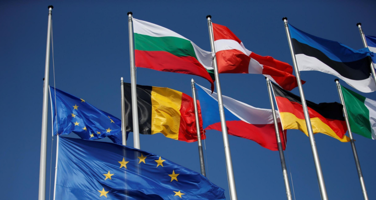 Unión Europea otorga a Ucrania y Moldavia el estatus de países candidatos