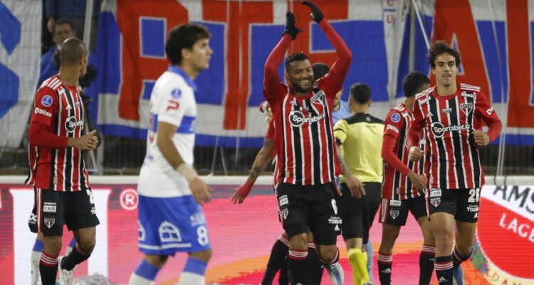 Católica es humillada por Sao Paulo en San Carlos de Apoquindo.