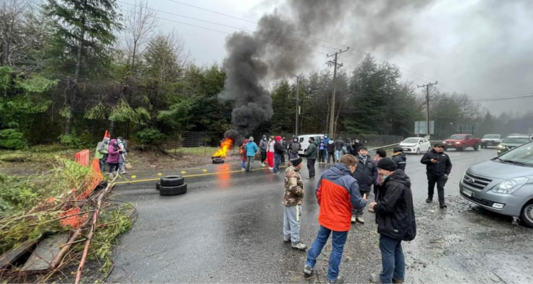 vecinos de neltume se manifiestan