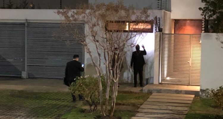 Delincuentes huyen luego que vecinos frustraran a tiros un robo en La Reina