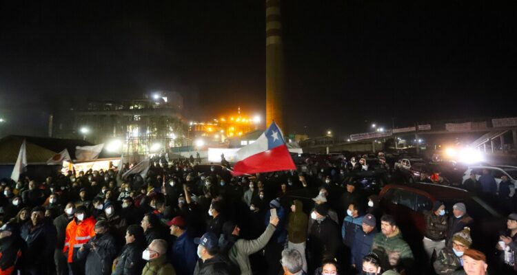 Manifestantes de Codelco Ventanas
