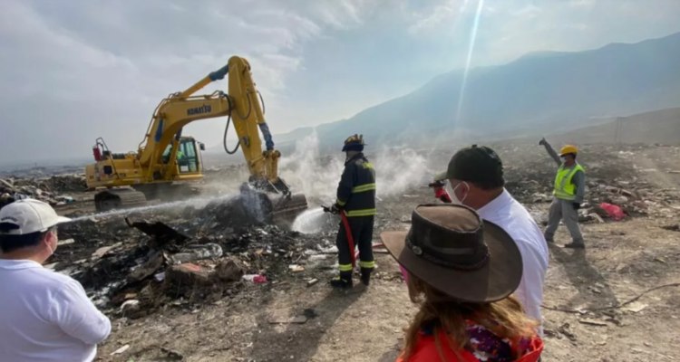 Incendio en exvertedero de Antofagasta: Dan por superada emergencia y preparan retorno a clases