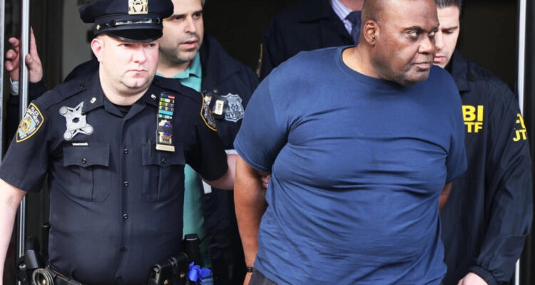 Víctima de tiroteo en metro de Nueva York se querella contra fabricante de armas Glock