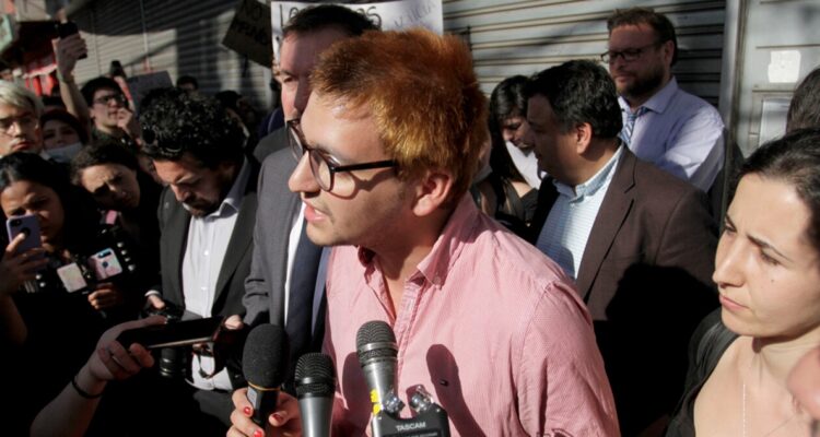 Absuelven a carabineros acusados de tortura contra estudiante Josué Maureira en comisaría de PAC