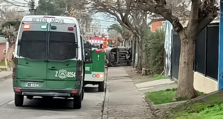 Muere chofer de colectivo tras voolcar en Maipú