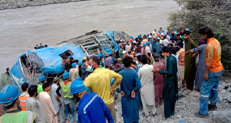 19 personas mueren tras desbarrancamiento en Pakistán