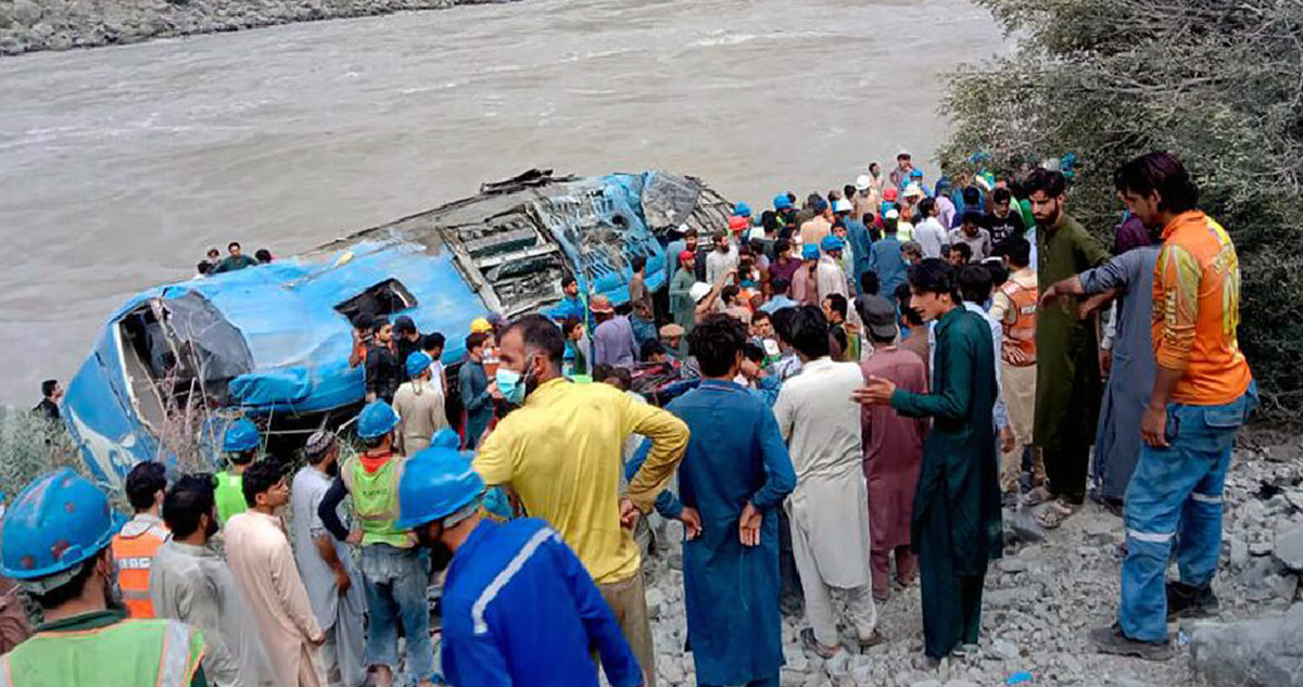 19 personas mueren tras desbarrancamiento en Pakistán