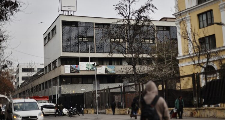 Un adulto resulta herido tras incidentes en el exterior del Instituto Nacional