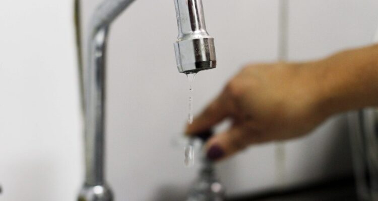 Comunidades rurales de Los Ángeles quedan sin agua potable tras accidente de tránsito