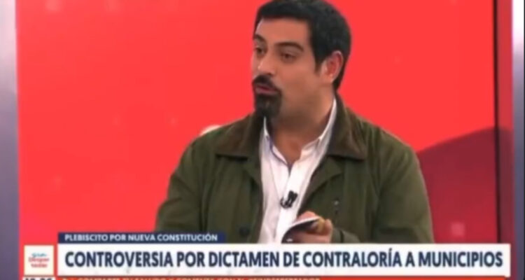 Alcalde Mauro Tamayo cita Nueva Constitución y discute con Polo Ramírez