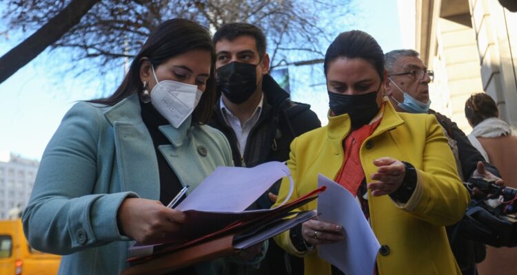 Alcaldes de la RM piden a Contraloría reconsiderar decisión para poder informar del plebiscito