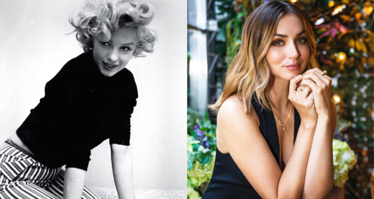 Ana de Armas posa para la cámara sonriente. A su lado, una fotografía de Marilyn Monroe.