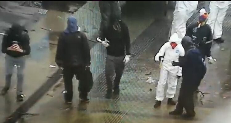 Arresto domiciliario total overol blanco del Intituto Nacional