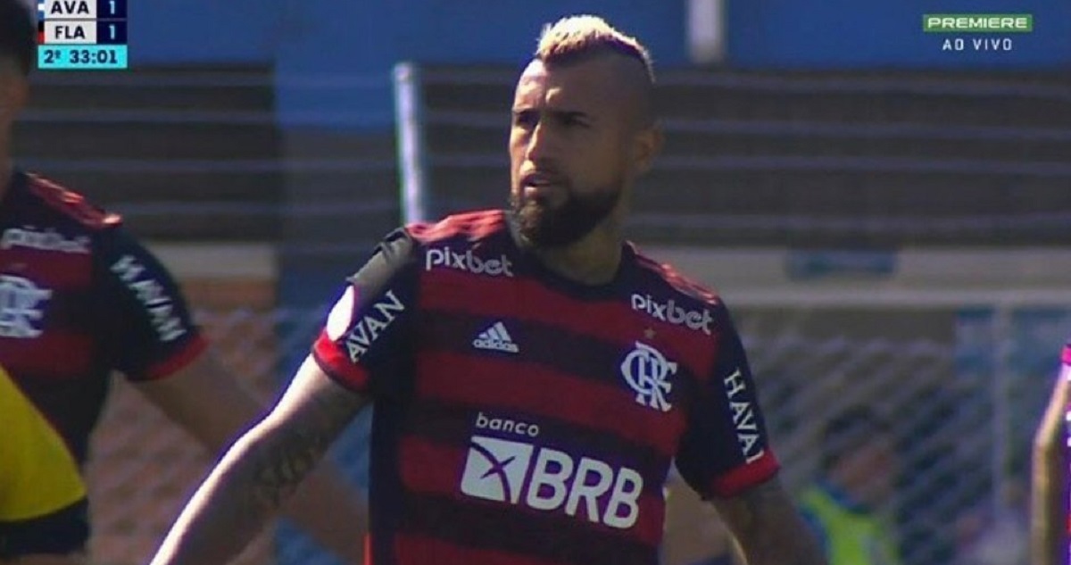 Arturo Vidal en su primer duelo con Flamengo.