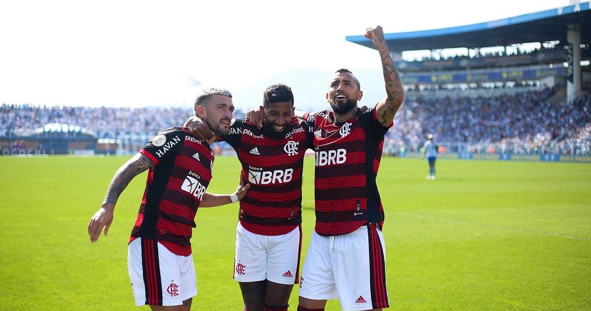 Arturo Vidal tuvo un gran debut con Flamengo.