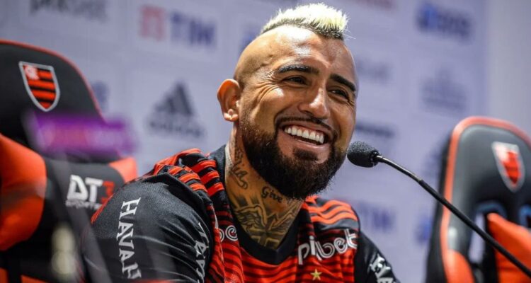 Arturo Vidal fue presentado en Flamengo.