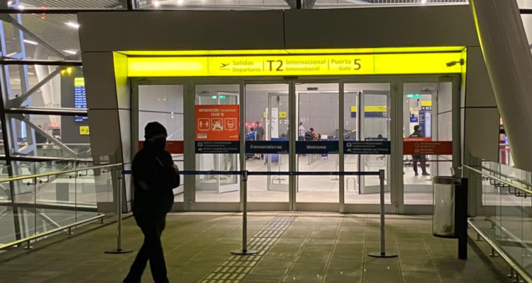 Asaltan casa de cambio en el aeropuerto de Santiago.