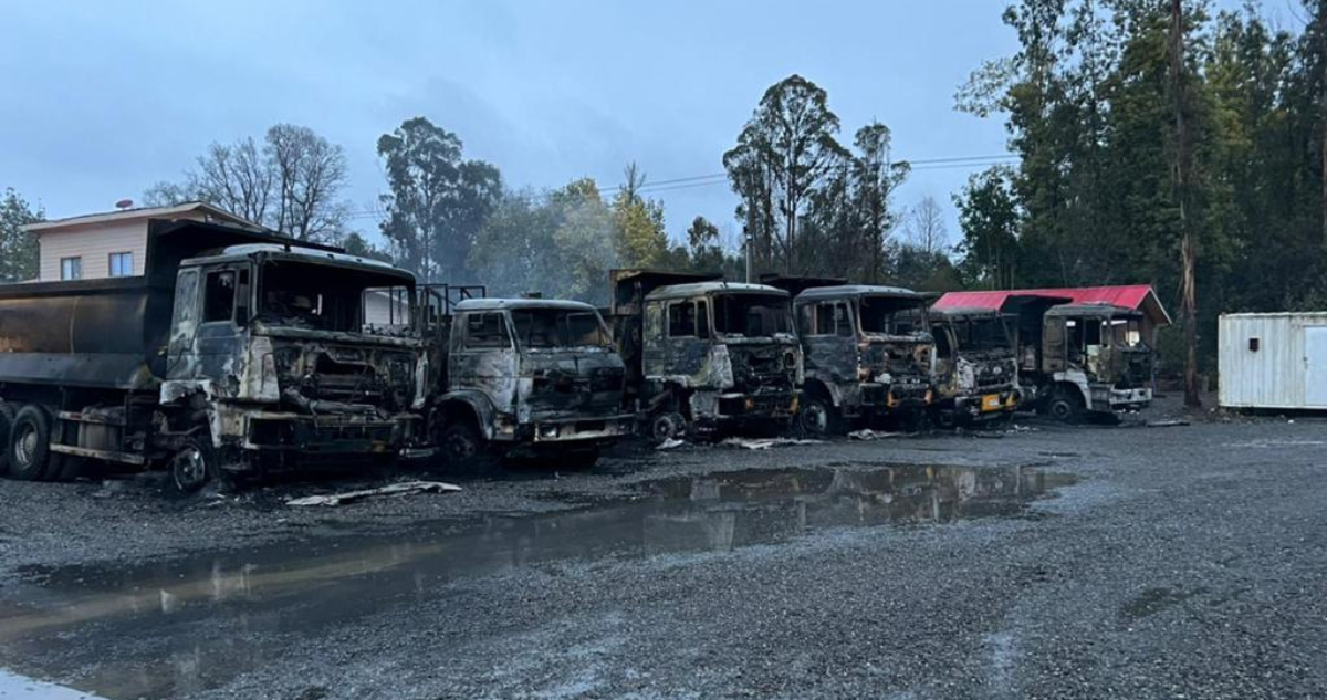 Investigan dos ataques en Los Ríos: ORT de la CAM quema 18 máquinas de áridos en Máfil
