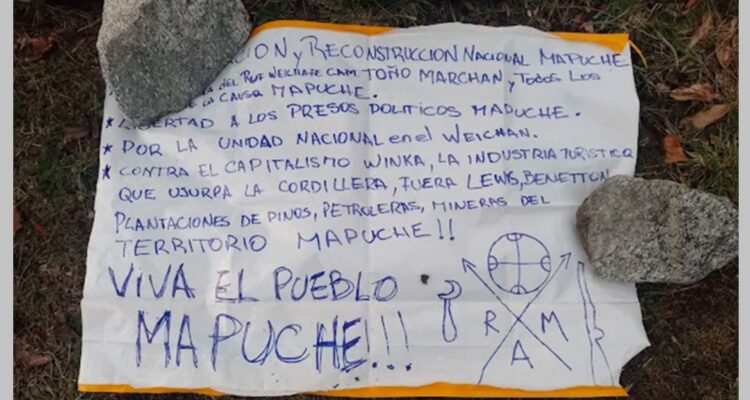 Panfleto encontrado tras ataque incendiario en Argentina