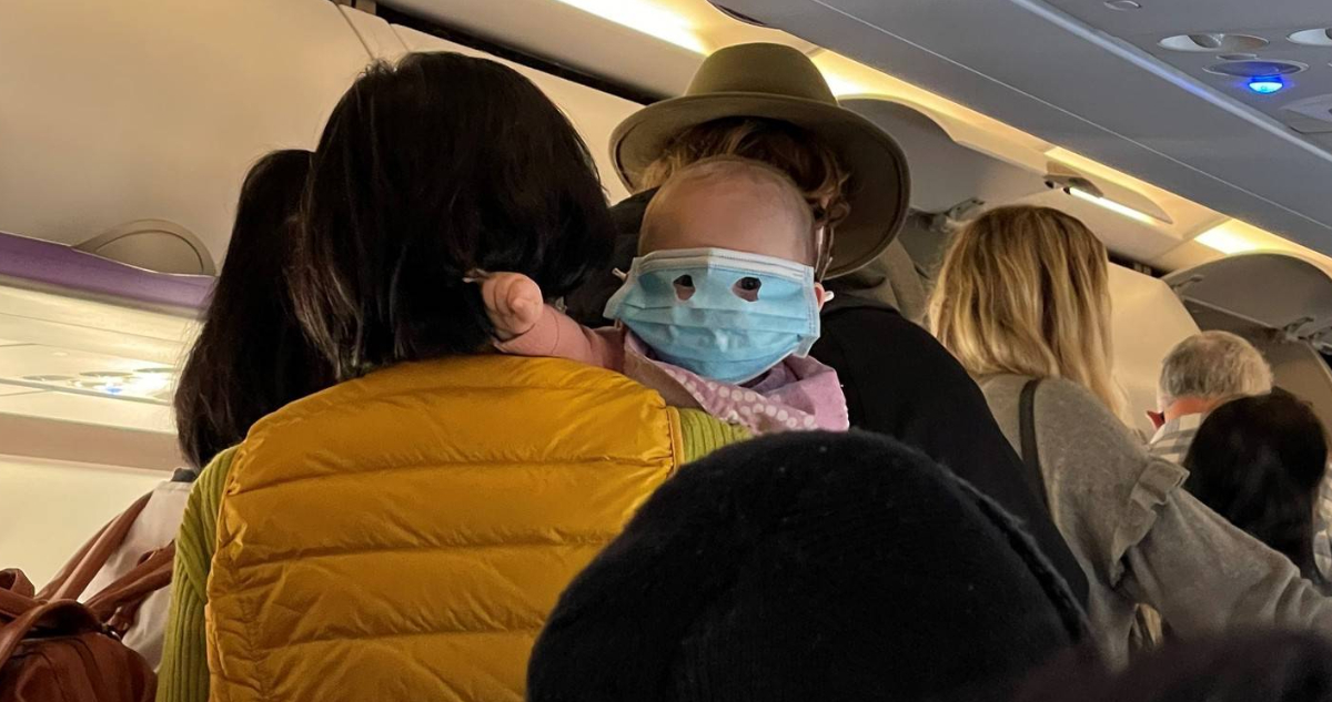 bebé enmascarada