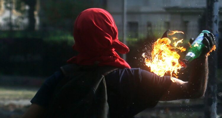 bomba molotov carabinero