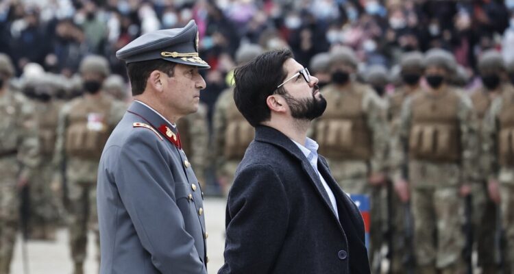 Boric en Juramento a la Bandera