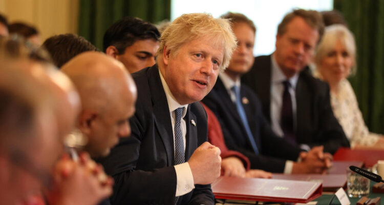 Boris Johnson en una reunión de gabinete, foto de archivo.