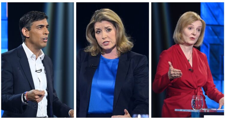 Los candidatos restantes en un debate televisado.