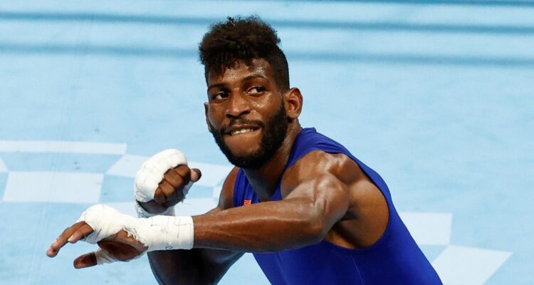 Boxeador cubano expulsado del deporte en su país