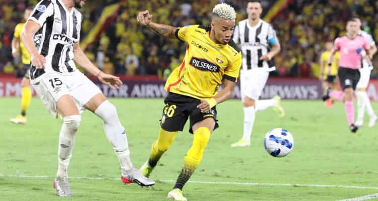 Byron Castillo arriesga perderse Catar 2022.