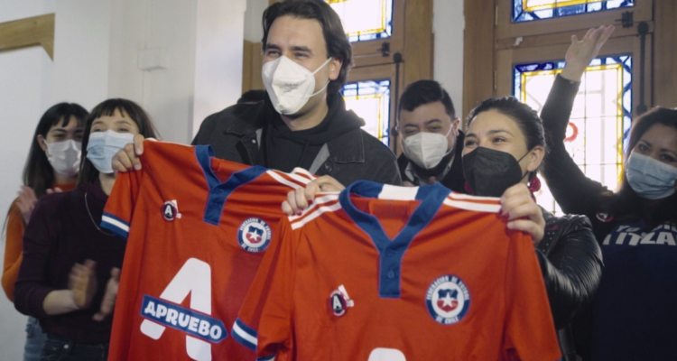 La Roja emitió un comunicado en donde condenan el uso de la camiseta de Chile en la campaña del Apruebo.
