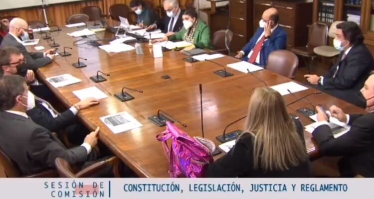 Comisión de Constitución y sexto retiro