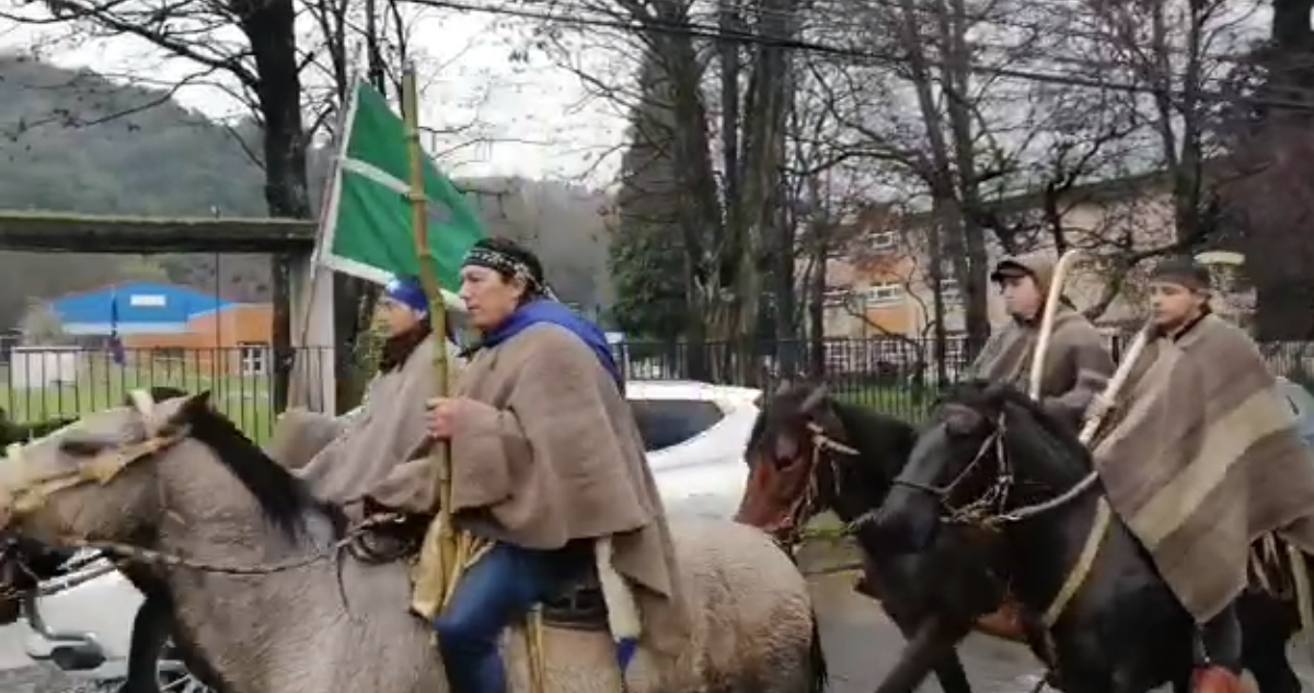 Celestino Córdova hace uso de beneficio trimestral y se va a caballo a ceremonia de cárcel de Temuco
