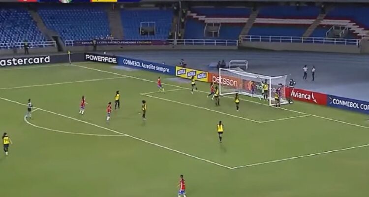 Chile vence a Ecuador con gol de Camila Sáez.