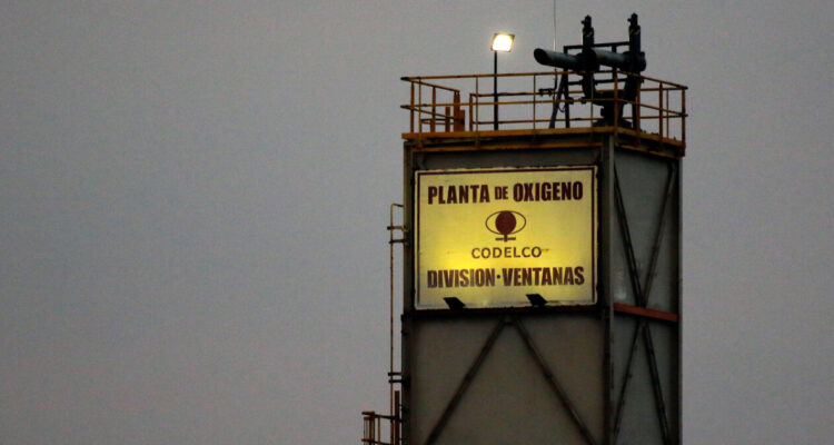 Trabajadores del Cobre se “bajan” de mesa del Gobierno que busca concretar cierre de Ventanas