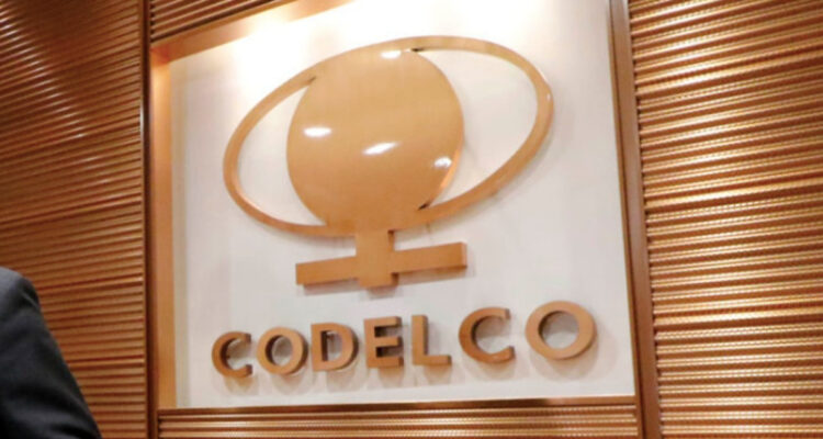 Codelco reporta excedentes por US$2.377 millones en el primer semestre: 35% más bajo que en el 2021