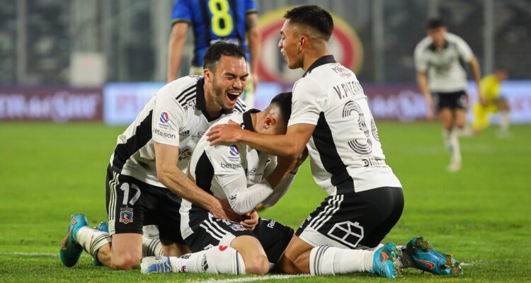 Colo Colo superó a Huachipato en el estadio Monumental.