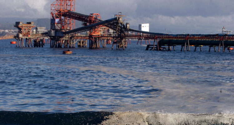 Comunidades mapuches desisten de polémica petición para administrar borde costero de Coronel