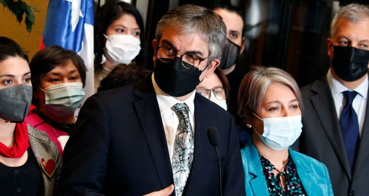 Ministros tras aprobación del bono de invierno