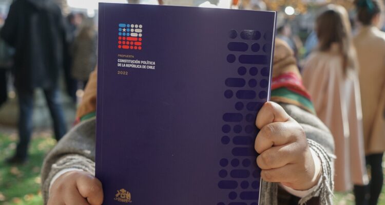 Contraloría: 4 municipios de la RM actuaron fuera de sus competencias al difundir del plebiscito