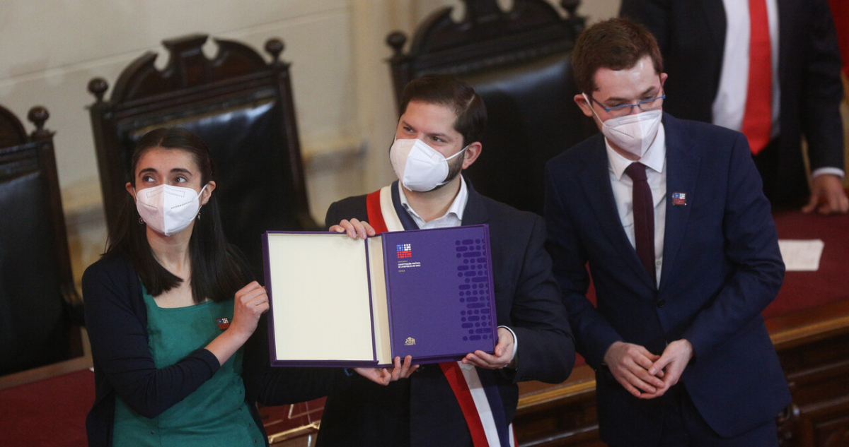 Minuto a Minuto: Boric firma decreto para convocar al Plebiscito tras recibir texto de Constitución