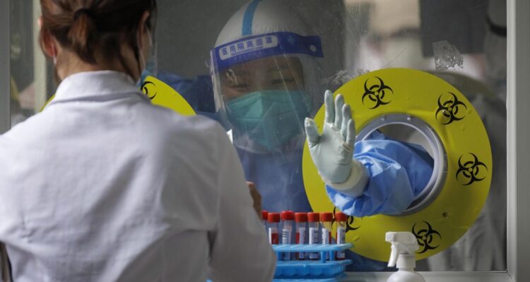 OMS mantiene emergencia internacional por covid-19: La pandemia “está lejos de haber terminado”