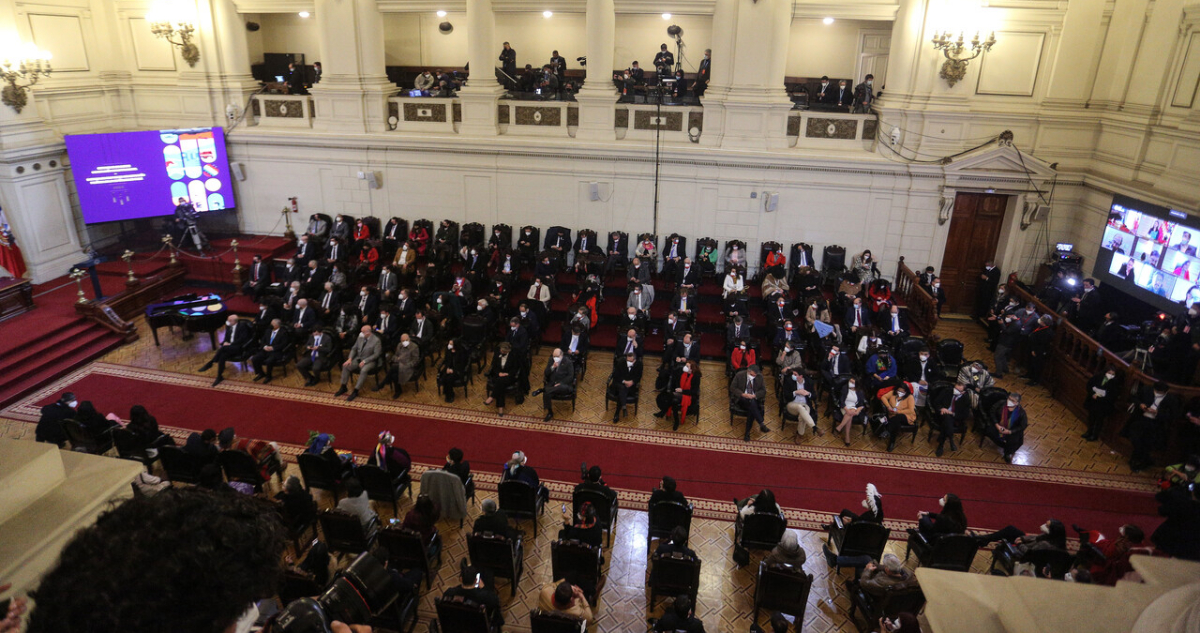 Criteria: Rechazo sube al 49% y la Convención cierra un año con un 57% de desaprobación
