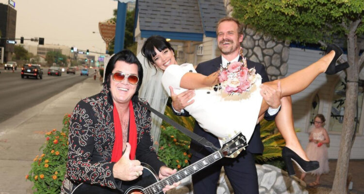 David Harbour y Lily Allen en su boda en Las Vegas