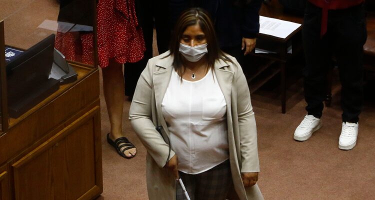 Senadora Campillai demanda al Estado por daño moral y pide indemnización de más de $2 mil millones