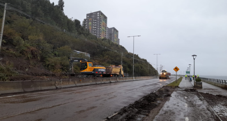 30 damnificados dejó derrumbe en Puerto Montt.