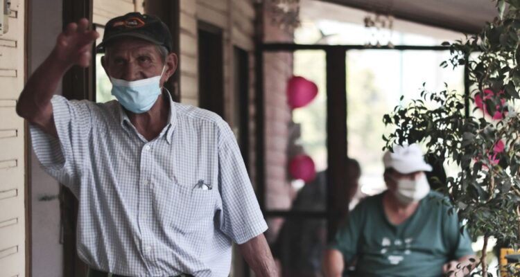 Piden perdonar deuda de adultos mayores con el INDAP