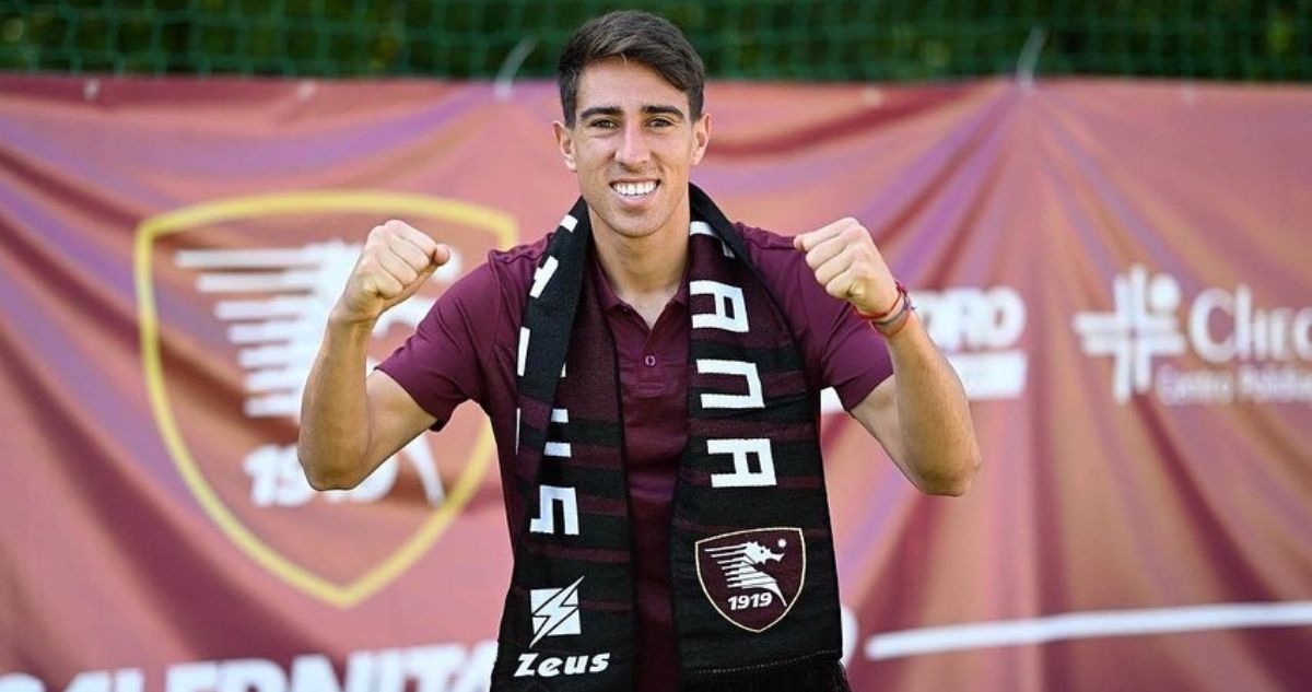 Diego Valencia fue presentado en Salernitana.