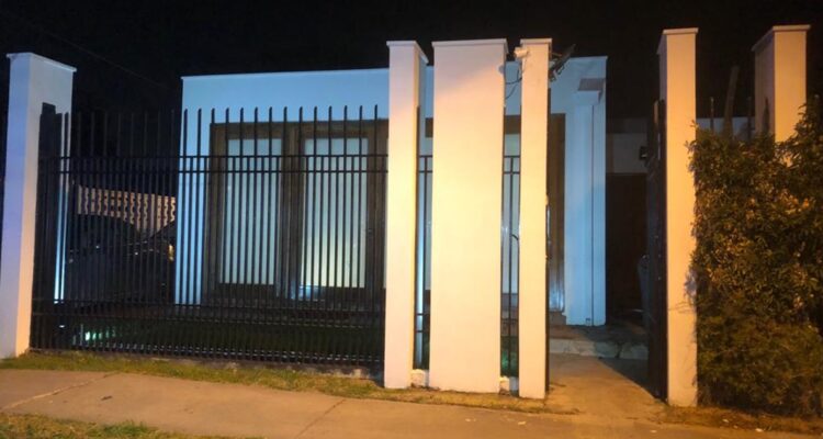 Pareja de detectives frustraron con disparos un robo en su vivienda de Maipú