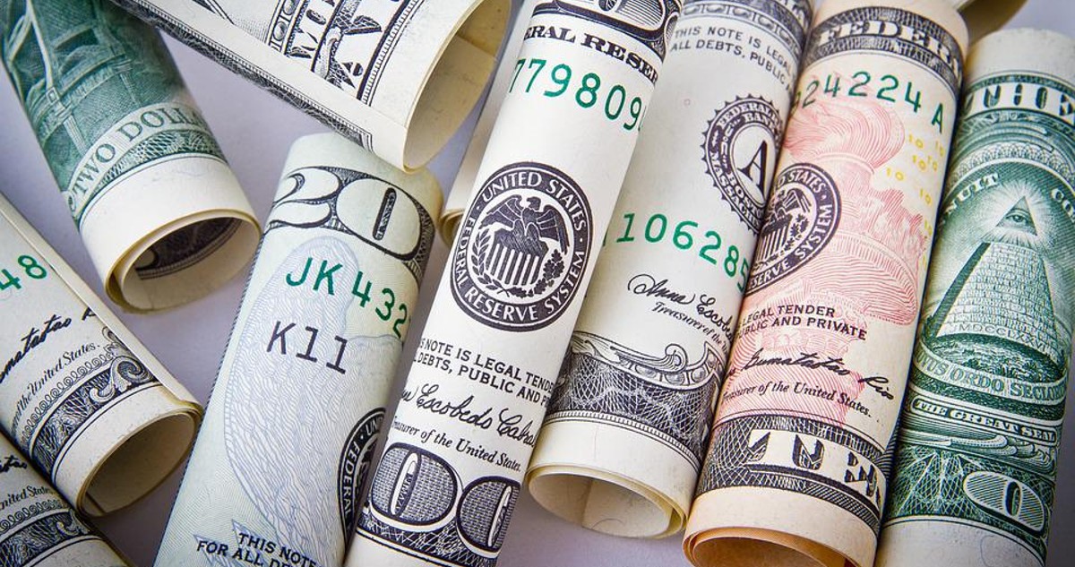 Dólar busca los $920 mientras el mercado está expectante a lo decida la Fed sobre las tasas en EEUU